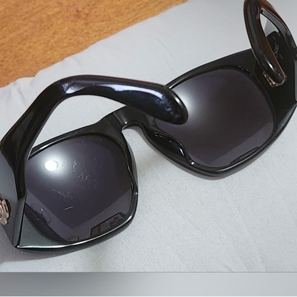 Vintage Chanel double CC Matte Black - Picture 2 of 8